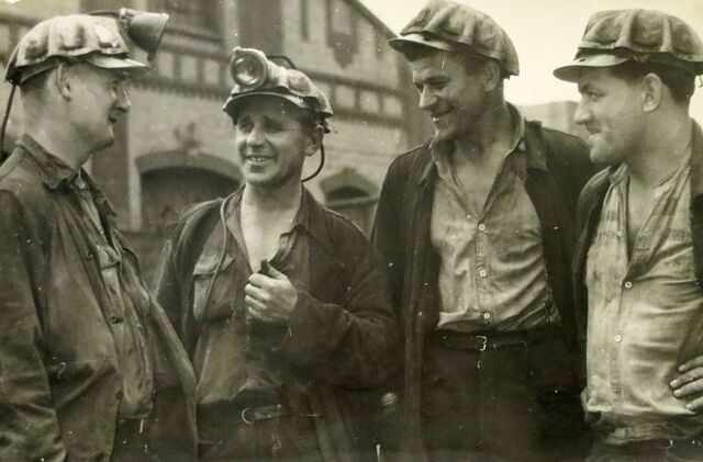 Horníci dolu Dukla v 50. letech. Zdroj: archiv pamětníka Jaroslava Čihaře